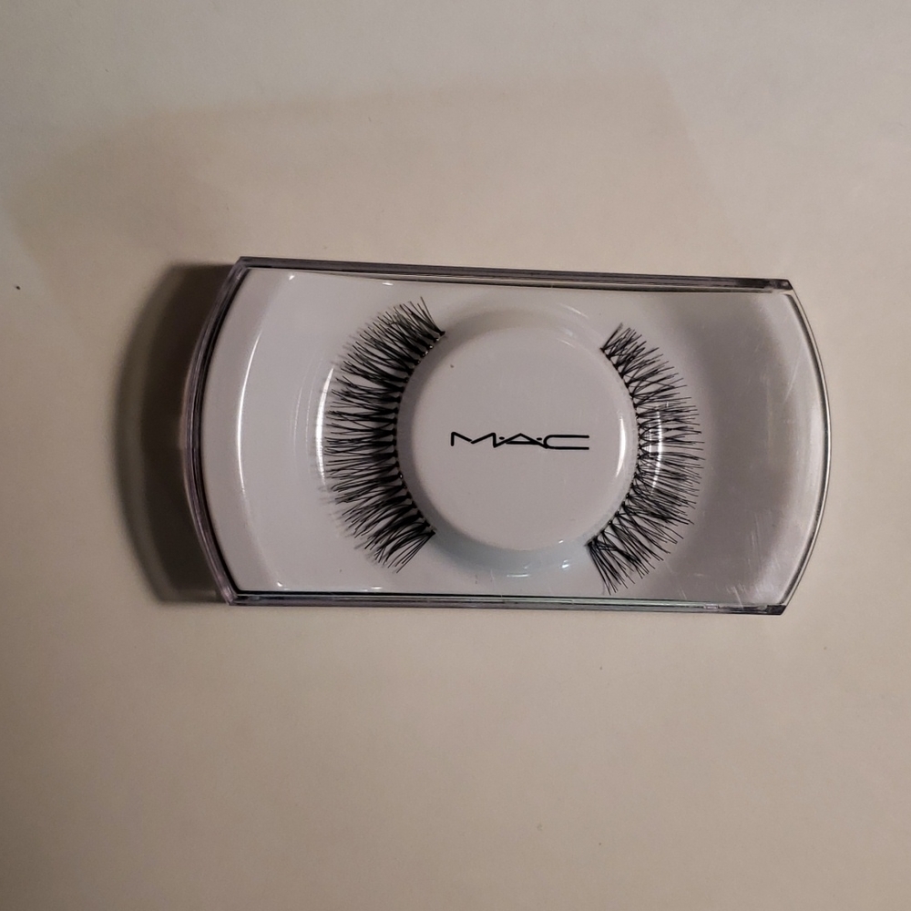 MAC #4 false eyelash